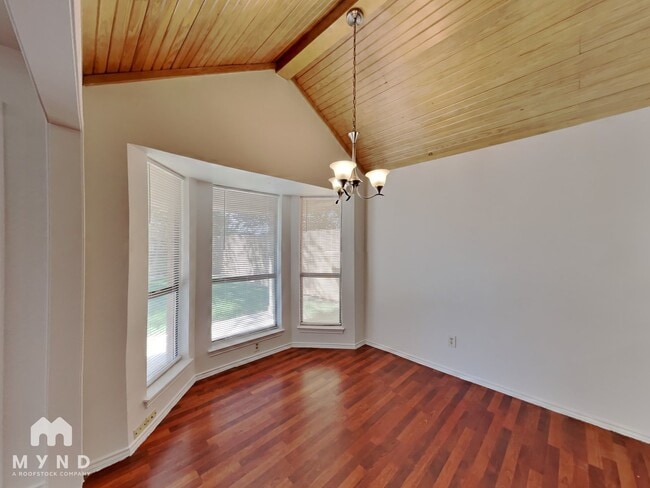 Photo - 1953 Kings Canyon Cir