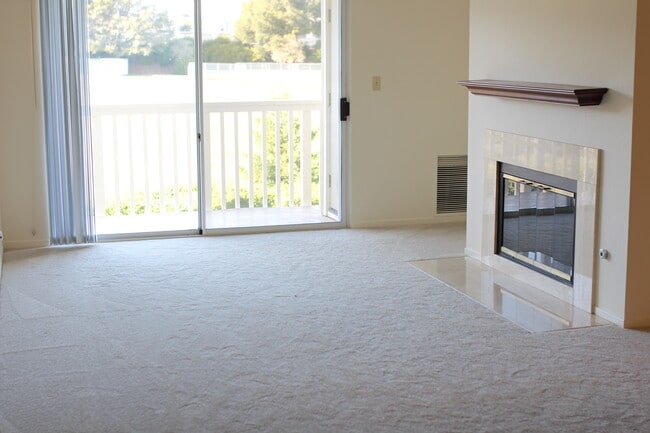 Building Photo - 300 Murchison Dr, #202 Unit 202 Rental
