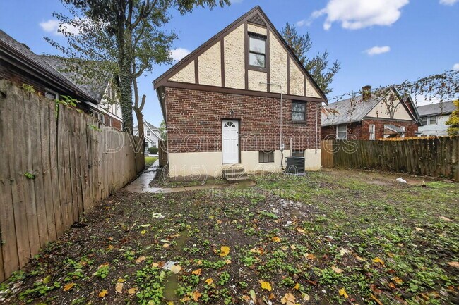 Photo - 1818 Lawn Ave