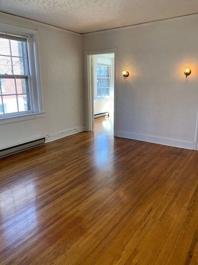 Photo - Dumont Apartments