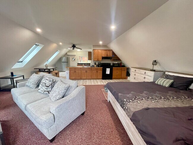 Photo - 176 North St Unidad Beautiful 850 sf studio