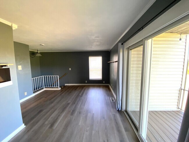 Photo - 2 Bedroom, 1.5 Bath, Condo for Rent - Loca...