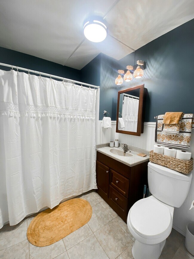 209 E 3rd St Unit 209 Upper