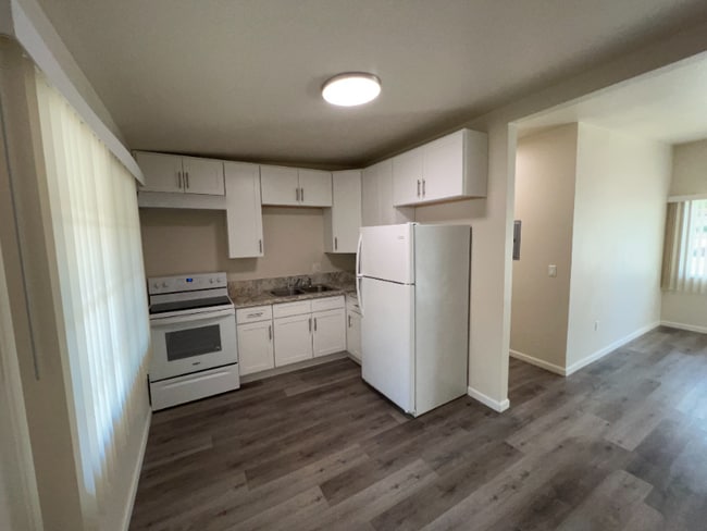 Photo - 934 N Van Ness Ave