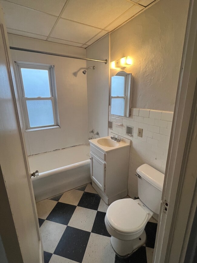 Baño - 200 N Portage Path Unidad #6