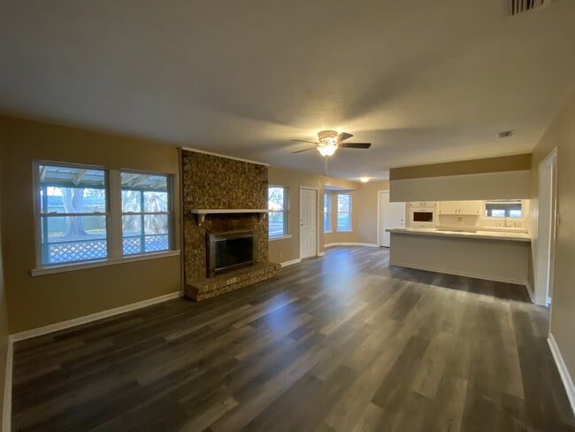 Photo - 2 Knightsbridge Pl