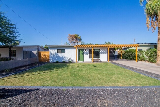 Building Photo - 1516 E Whitton Ave Rental