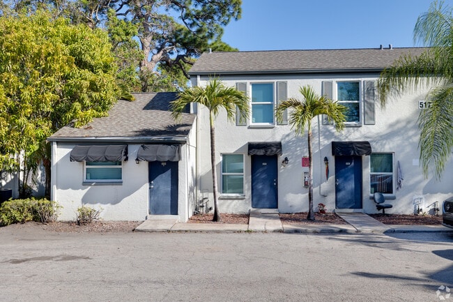 Building Photo - Woodside Villas Apartments