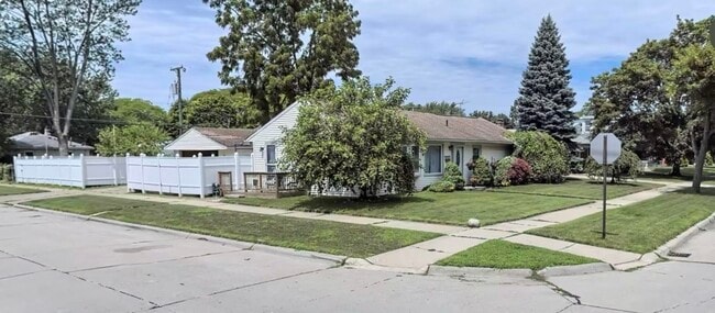 Photo - 8405 Robindale Ave