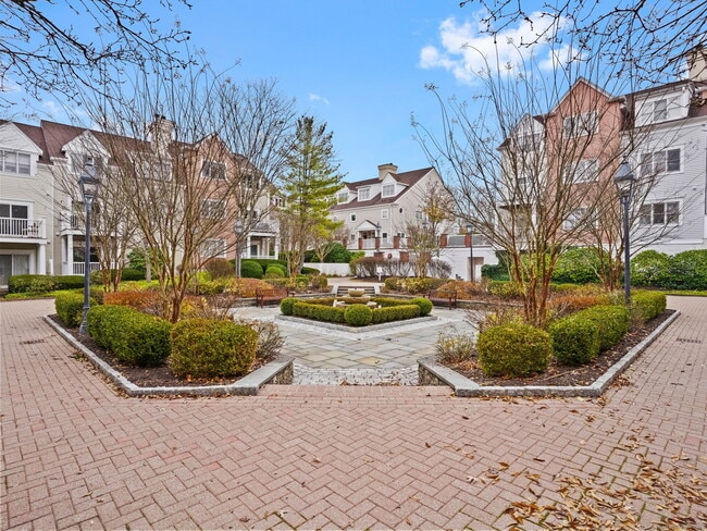 Building Photo - 51 Forest Ave Unit APT 19