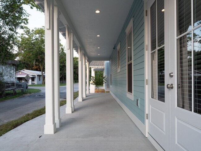 Photo - Porter's Lakeside - Luxury 4 Bedroom, 4 Ba...