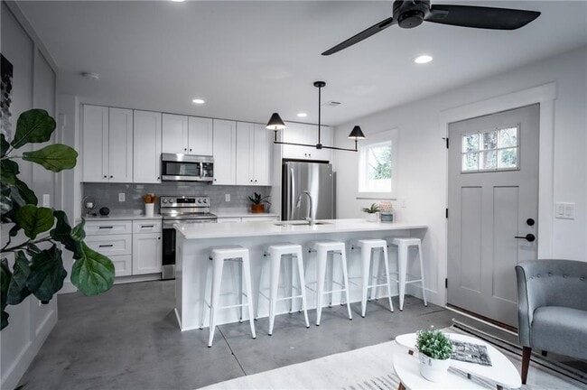 Building Photo - 465 Hemlock Cir SE Rental
