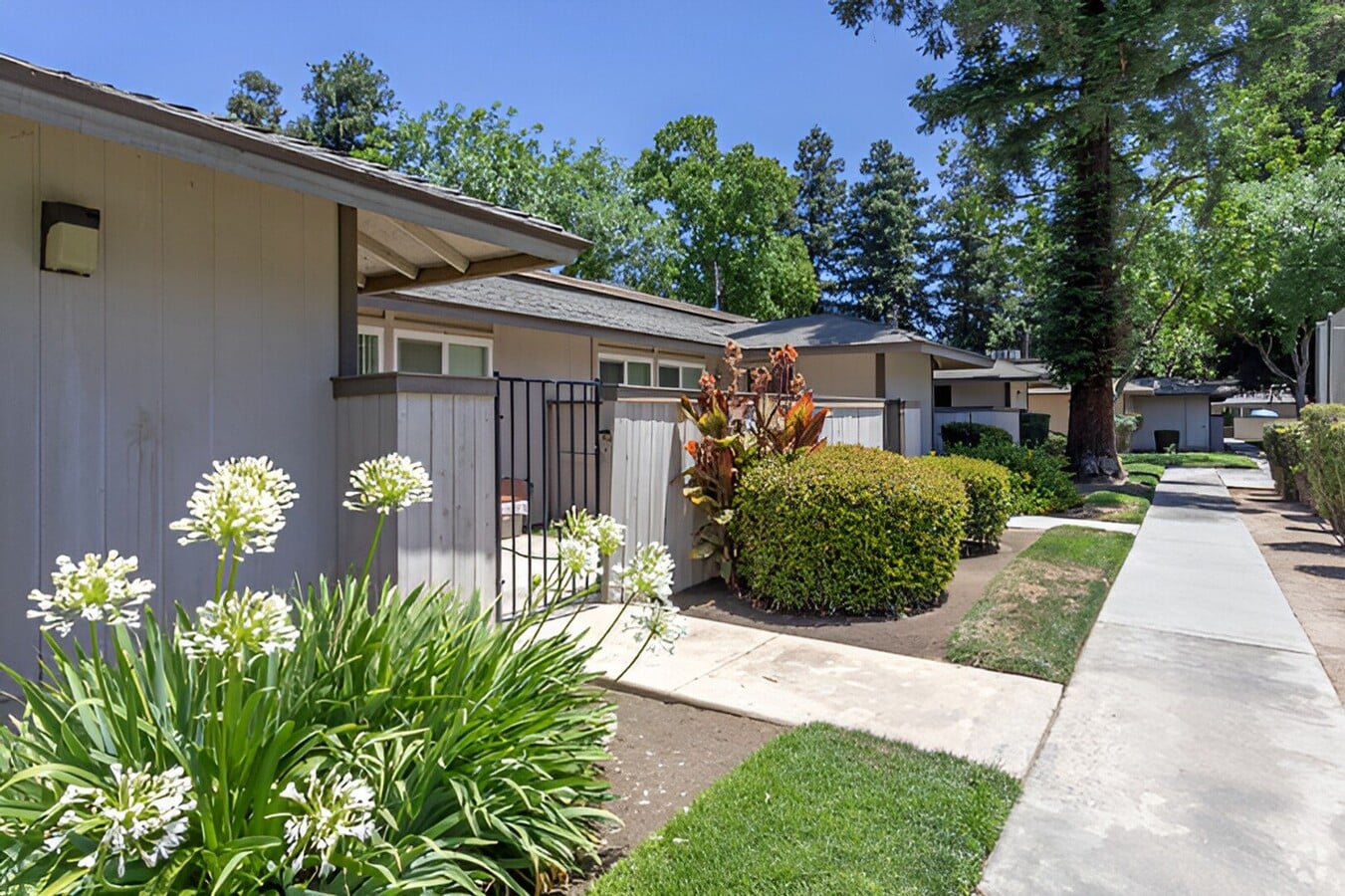 Photo - 4144 N Valentine Ave Unidad 4144 N Valentine
