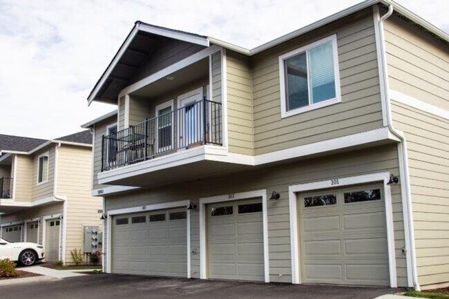 Photo - 3 Bedroom 2.5 Bath Duplex with 2 Car Garage. Apply Today!!