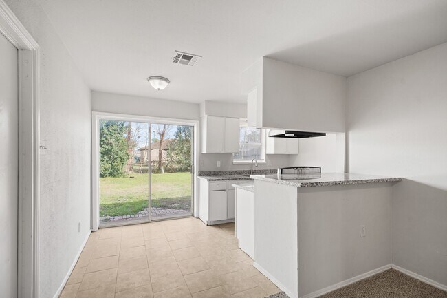 Photo - 14415 Insley St