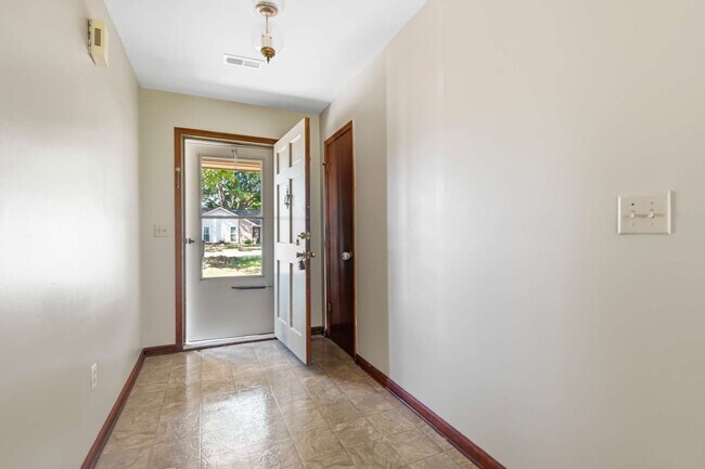 617 Longleaf Rd