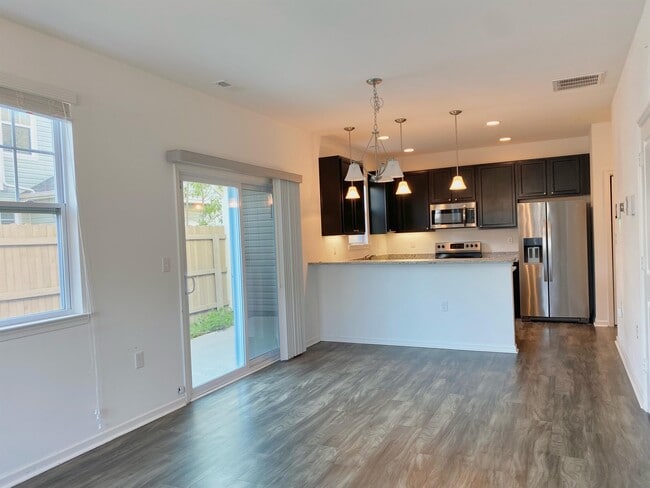 Photo - 1685 Halesworth Ln