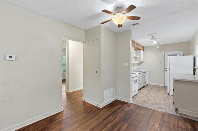 Photo - 1511 Alguno Rd