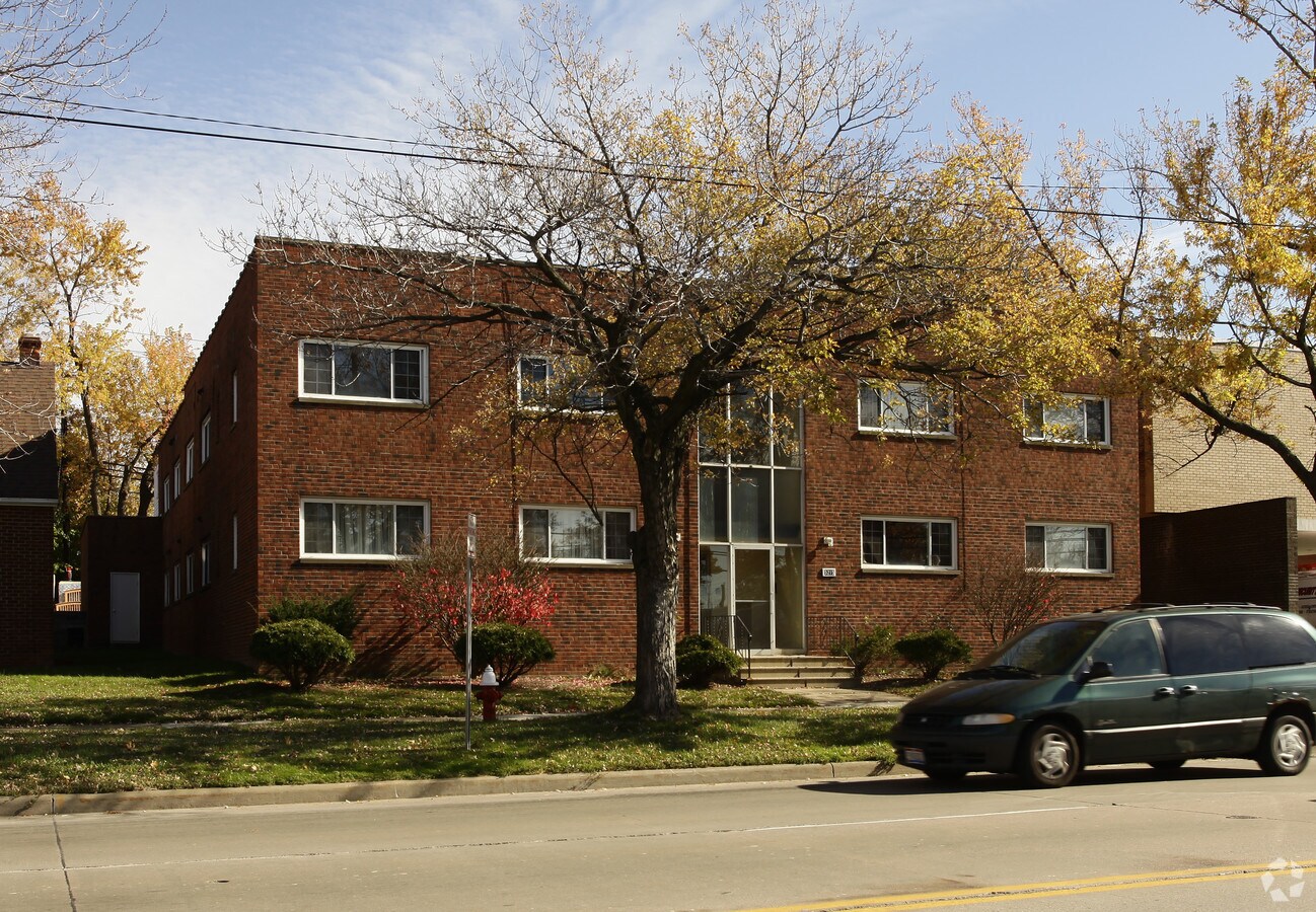 The Claire Warrensville Building - The Claire Warrensville Building Apartments