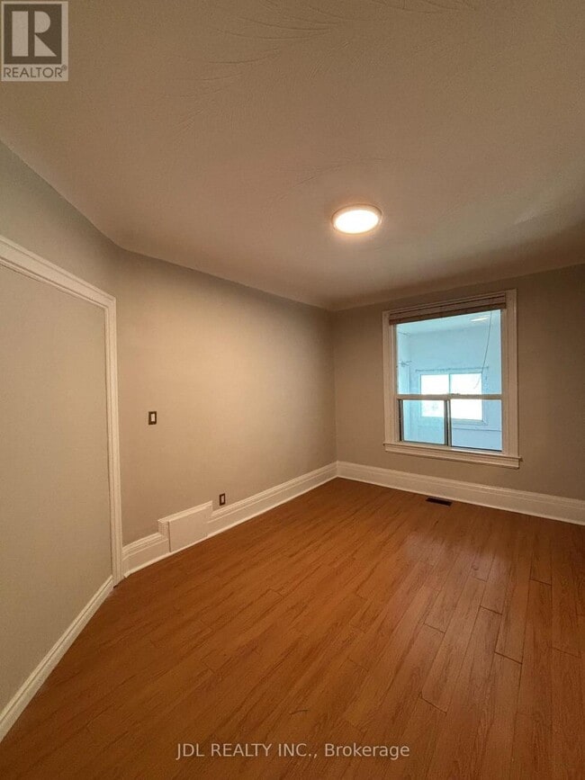 Photo - 593 Bathurst St