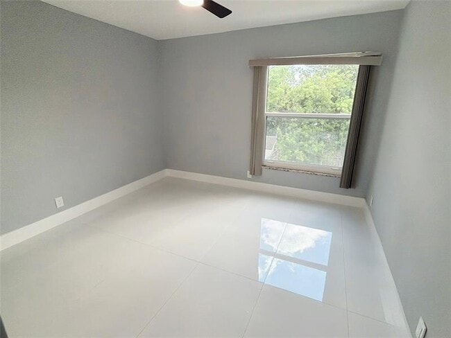 Photo - 320 Sunshine Dr