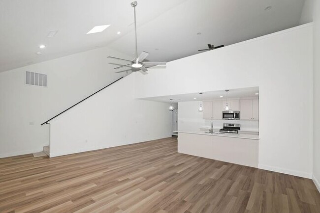 Photo - 7612 Woodford Ave