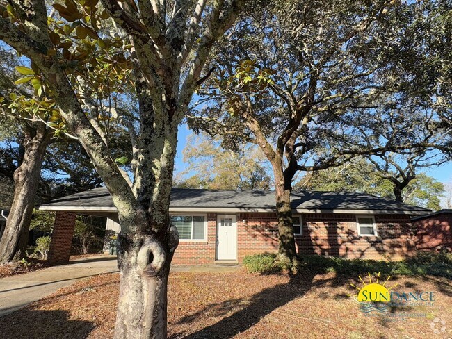 Building Photo - Updated 3 Bedroom Home in Fort Walton Beach!