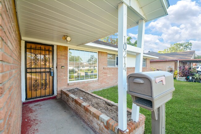 Building Photo - 10214 Rockaway Dr Rental