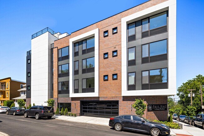 Building Photo - 4525 Bergenwood Ave Unit 303 Rental