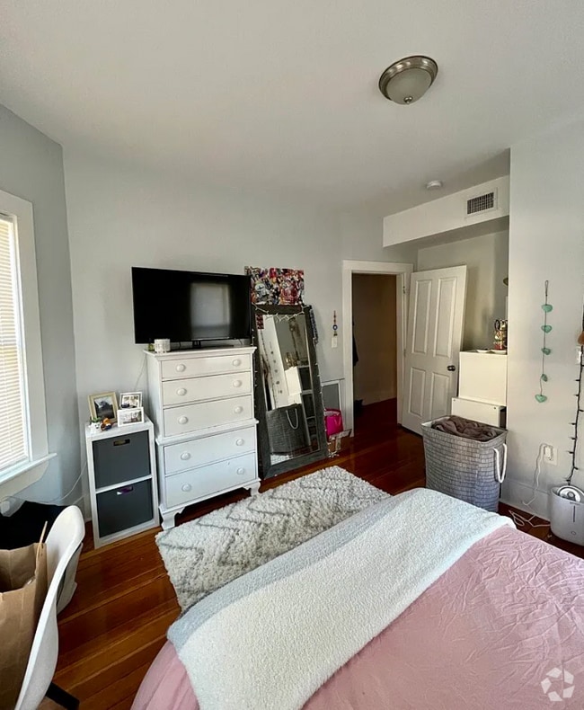 Building Photo - 130 Boston St Unit 1 Rental