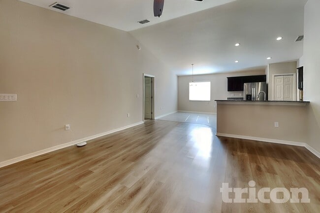 Photo - 505 Interlock St