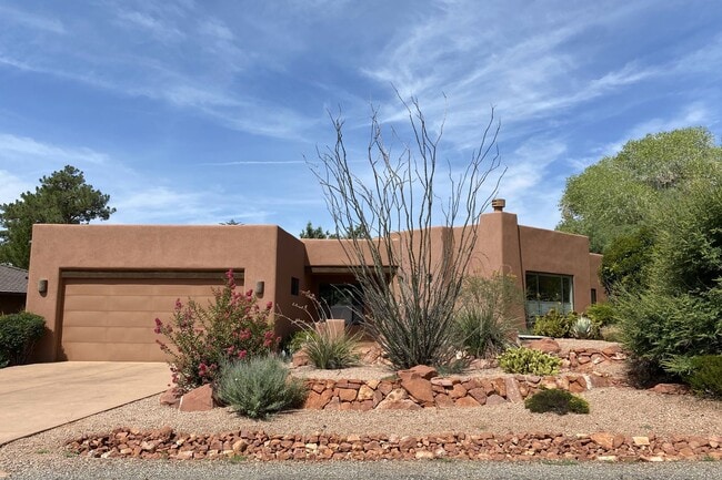 Building Photo - HOUSE - VILLAGE OF OAK CREEK
