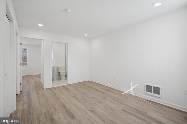 Photo - 4926 W Thompson St Unit 3