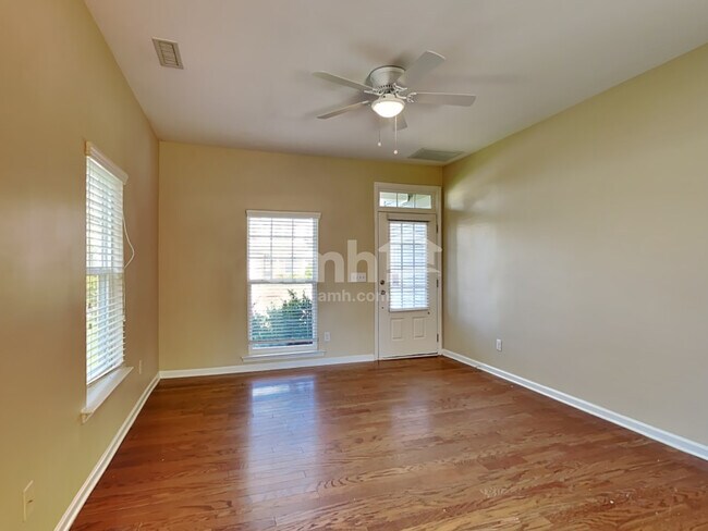 Photo - 660 Smithridge Way