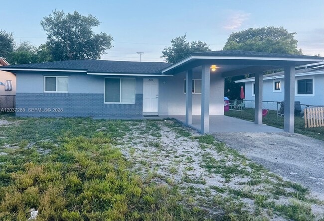 Building Photo - 2620 NW 14th Ct
