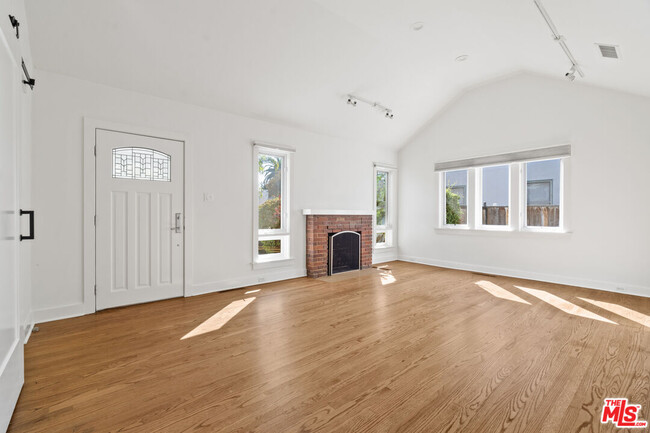 Photo - 949 S Muirfield Rd