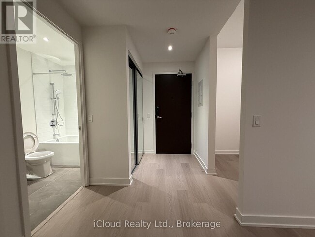 Photo - 448 Burnhamthorpe Rd W Unit 318