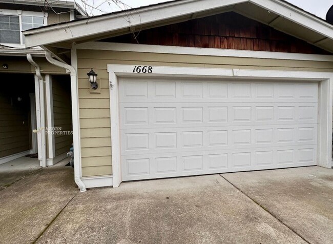 Building Photo - 1668 Stremler Dr