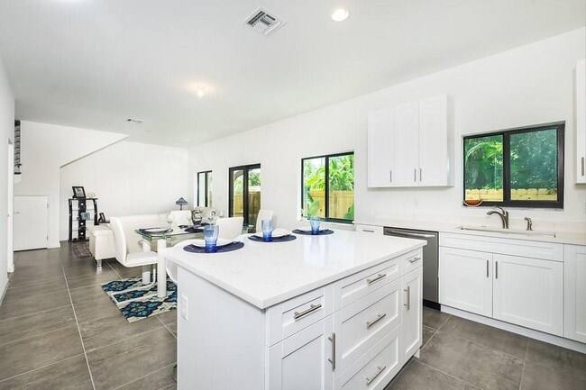 Photo - 1036 NE 33rd St