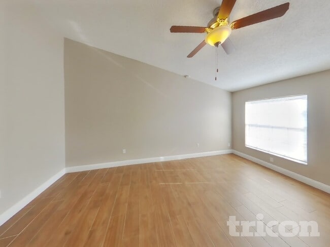 Photo - 10919 Livingston Dr