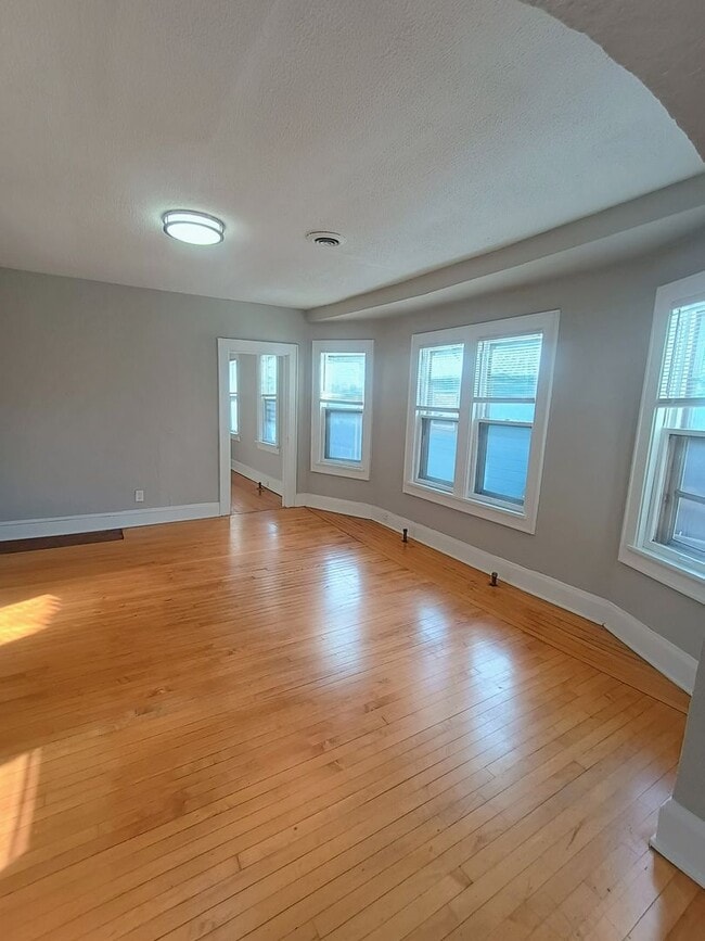 Building Photo - 1650-52 N. Arlington Unit B