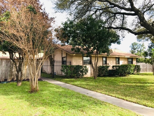 Front Entrance - 8502 Sagebrush Ln Unit 1