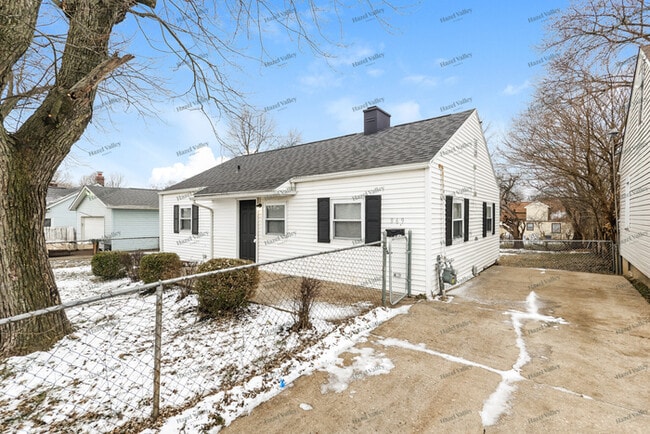 Photo - 869 S Maple Ave