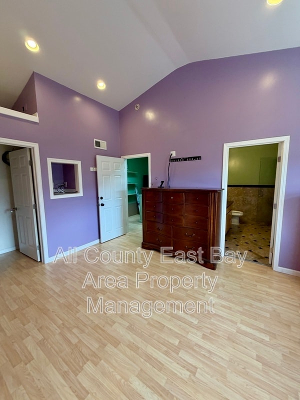 Photo - 224 Cordova St