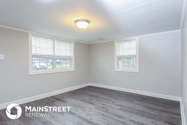 Photo - 255 Daye St