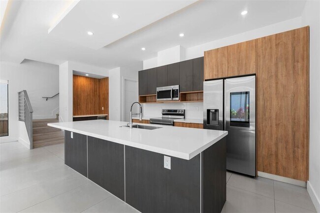 828 SW 30th St