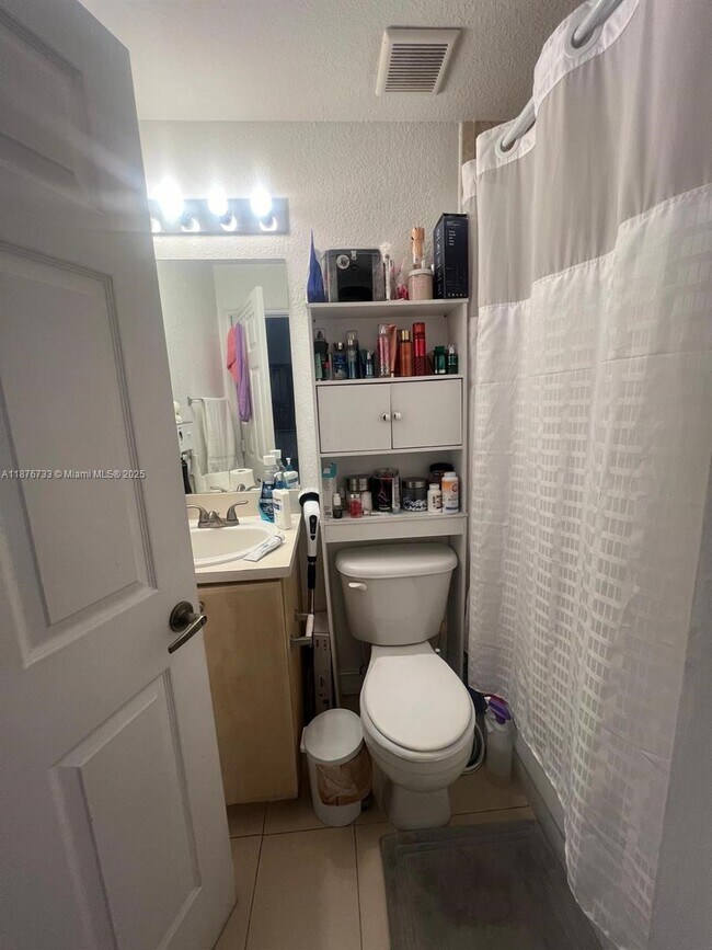 Photo - 7995 NW 8th St Unidad 103