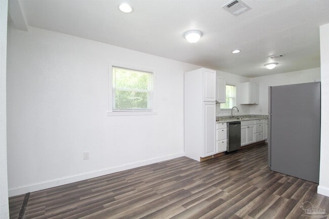 Photo - 6037 Syrcle Ave