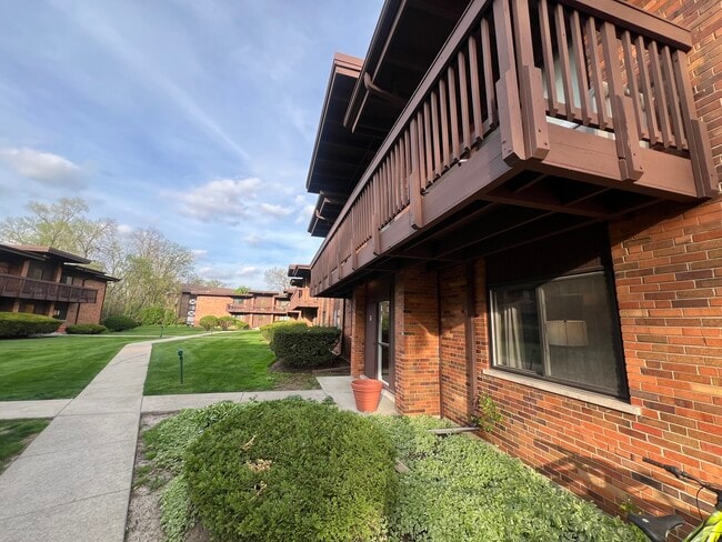 Building Photo - 481 Duane Terrace Unit A2