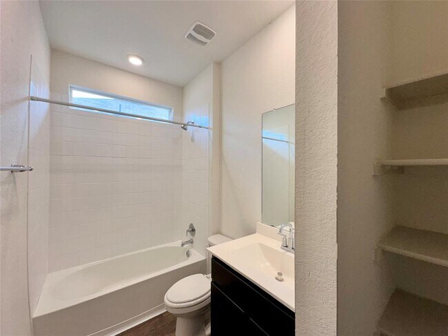 Photo - 402 Barton Creek Ln